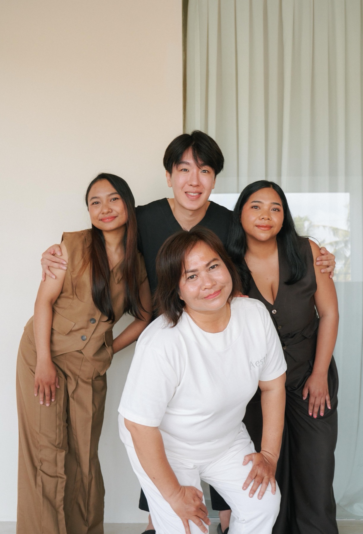 dr. Richo with Krisna, Diyyah and Mrs. Yosi, the Aesthé team